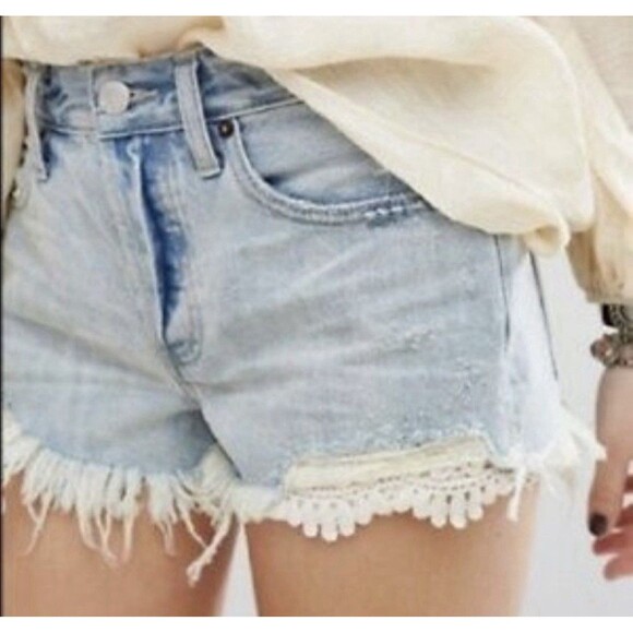 Free People Daisy Chain Lace Cutoff Button Fly Jean Shorts Light Wash Women’s 27 - Picture 1 of 12